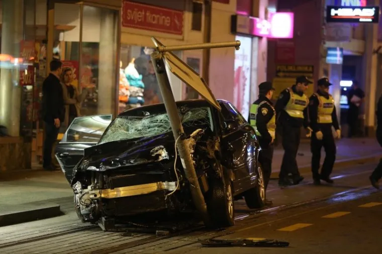 Vozač Audija usmrtio ženu i teško ozljedio dvoje pješaka