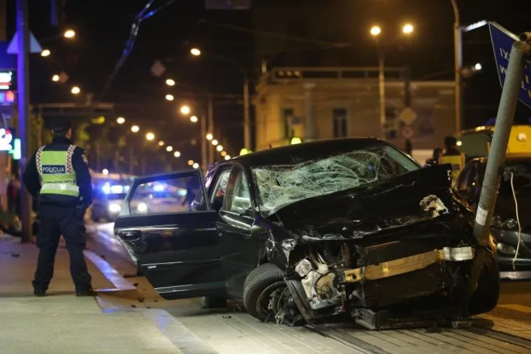 Vozač Audija usmrtio ženu i teško ozljedio dvoje pješaka