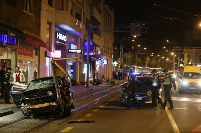 Vozač Audija usmrtio ženu i teško ozljedio dvoje pješaka