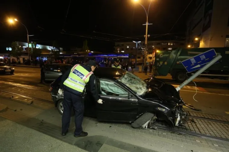 Vozač Audija usmrtio ženu i teško ozljedio dvoje pješaka