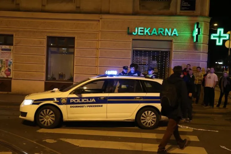 Vozač Audija usmrtio ženu i teško ozljedio dvoje pješaka