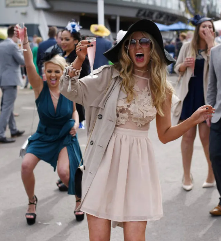 NA NJIHOVOM DANU DAMA NEMA BA&Scaron; PUNO DAMA... Elegancija im nije ba&scaron; jača strana