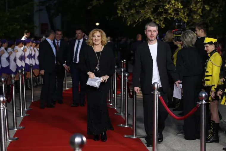 Tereza Kesovija prošetala je crvenim tepihom