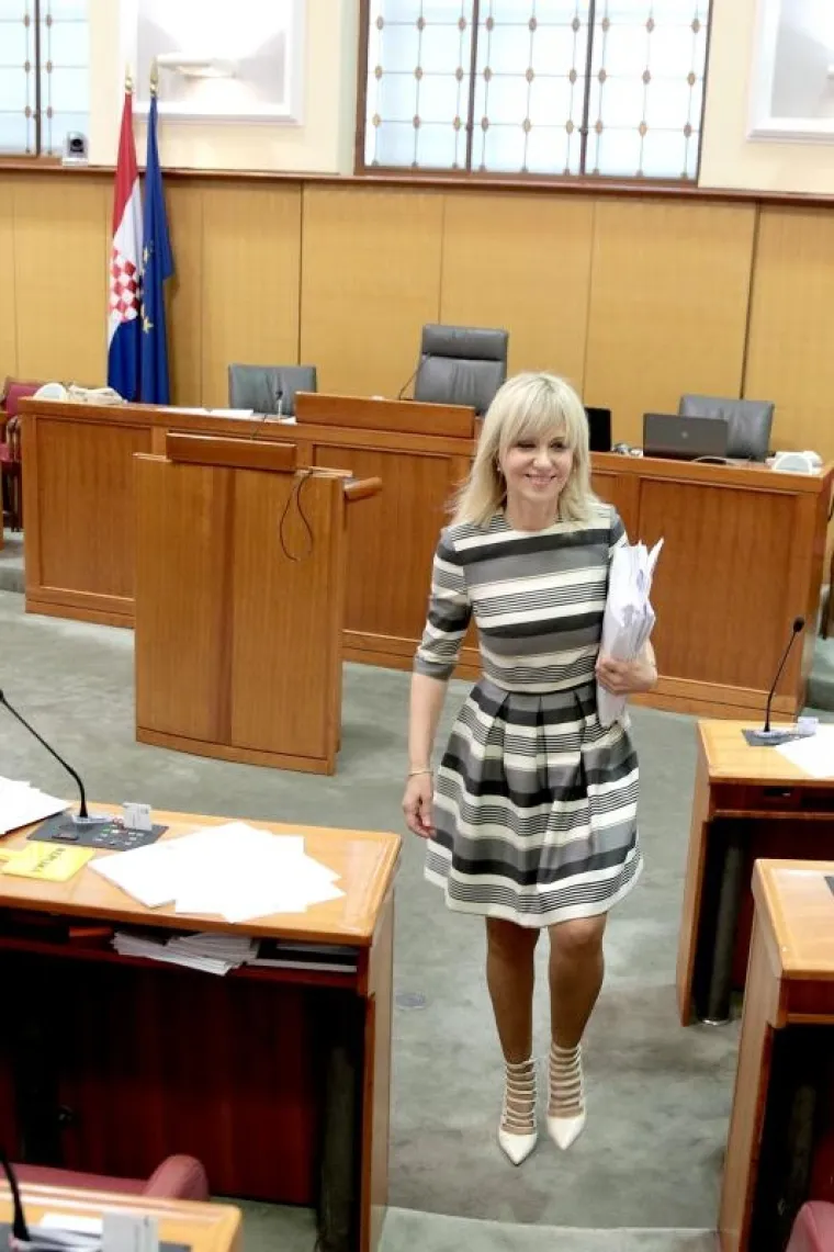 Antičević Marinović u prvi je plan stavila svoj uzak struk, ali i lijepe noge.