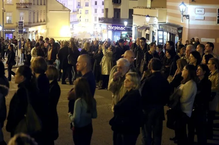HODOČASNICI U KATEDRALI: Tisuće vjernika došlo gledati tijelo sv. Leopolda Mandića