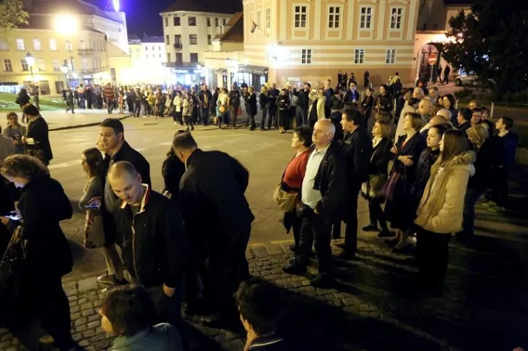 HODOČASNICI U KATEDRALI: Tisuće vjernika do&scaron;lo gledati tijelo sv. Leopolda Mandića