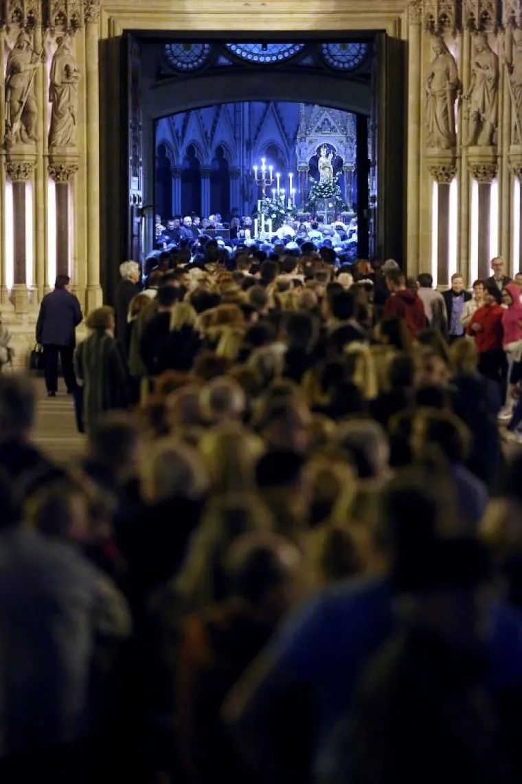 HODOČASNICI U KATEDRALI: Tisuće vjernika do&scaron;lo gledati tijelo sv. Leopolda Mandića