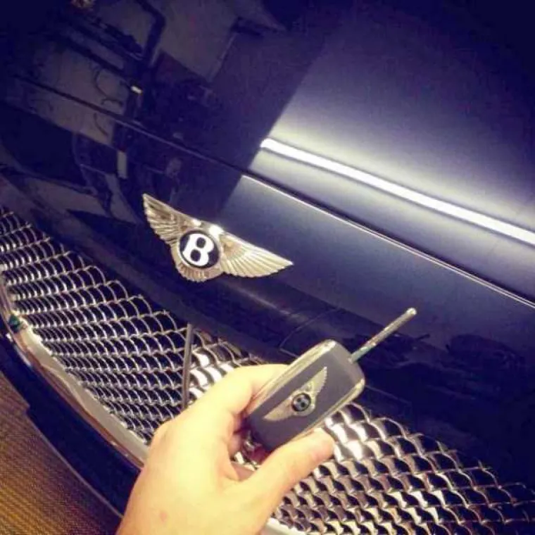 JAKO BOGATI I JAKO RAZMAŽENI: Londonski klinci razmeću se na Instagramu