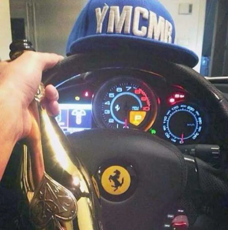 JAKO BOGATI I JAKO RAZMAŽENI: Londonski klinci razmeću se na Instagramu