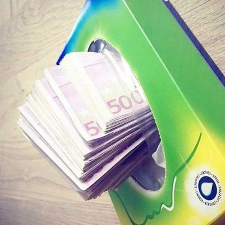 JAKO BOGATI I JAKO RAZMAŽENI: Londonski klinci razmeću se na Instagramu