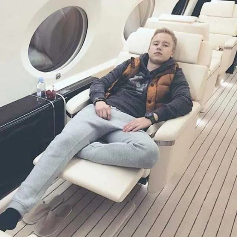 JAKO BOGATI I JAKO RAZMAŽENI: Londonski klinci razmeću se na Instagramu