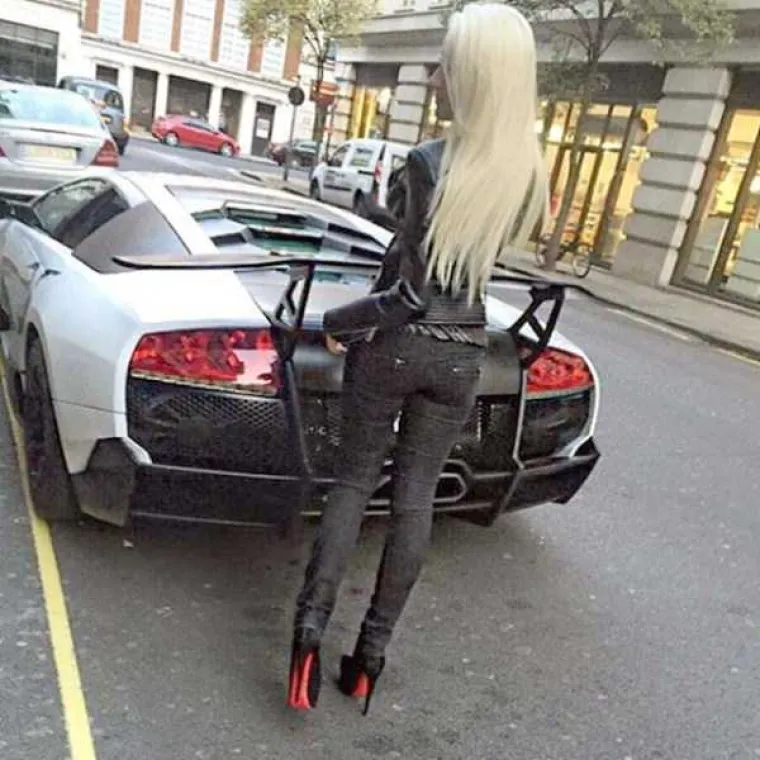 JAKO BOGATI I JAKO RAZMAŽENI: Londonski klinci razmeću se na Instagramu