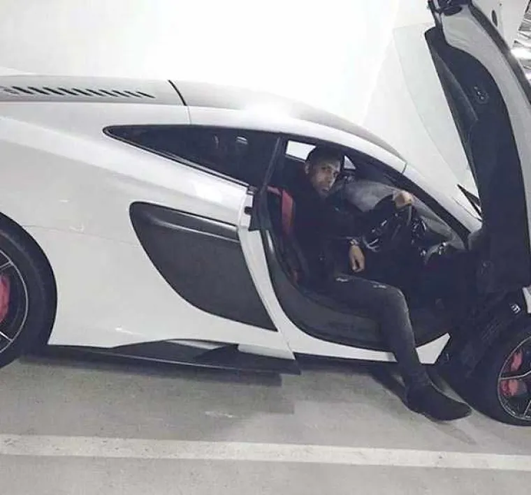 JAKO BOGATI I JAKO RAZMAŽENI: Londonski klinci razmeću se na Instagramu