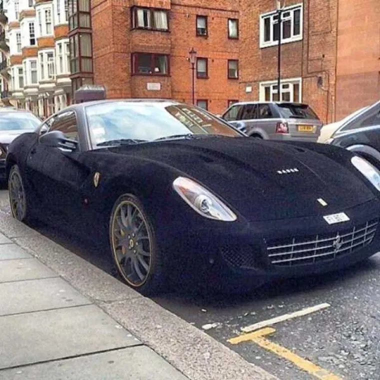 JAKO BOGATI I JAKO RAZMAŽENI: Londonski klinci razmeću se na Instagramu