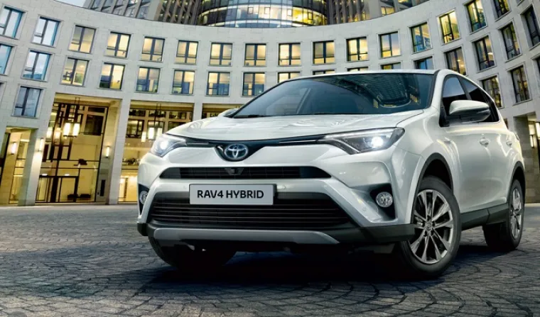 RAV4 ima u Toyotina vozila premijerno ugrađen 360&ordm; panoramski prikaz koji kombinacijom slika s četiri kamere nudi 3D grafički prikaz okoline.