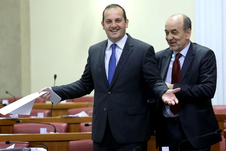 Zastupnik Ivan Klarin požalio se kako se prati moda zastupnica, no ne i zastupnika