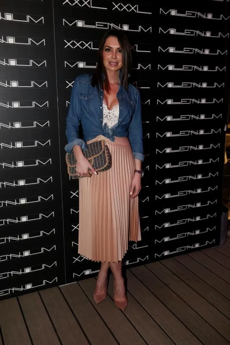 Poznate Hrvatice družile su se na predstavljanju novog 'ruha' jedne zagrebačke slastičarnice. Iva Jerković vratila se iz SAD-a i izbacila grudi na izvol'te