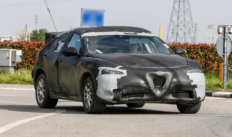 Nagađa se da će Stelvio u prodaju za cijenu koja neće biti manja od 50.000 eura