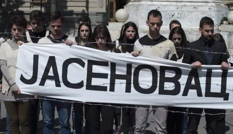 Studenti Univerziteta u Beogradu su organizirali performans i prosvjednu "&Scaron;etnju ti&scaron;ine" povodom 75 godina od osnivanja usta&scaron;kog logora Jasenovac.