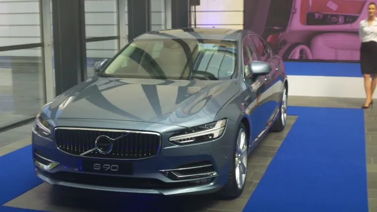 Materijalizacija švedskog viđenja automobila naprosto oduševljava već na prvi pogled, a sjedanje u unutrašnjost vozila samo niže dokaze dobro obavljenog posla i nudi osjećaj potpune sigurnosti.