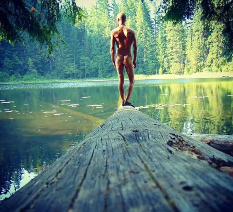 Novi hit na Instagramu: skini se do kraja usred raja!