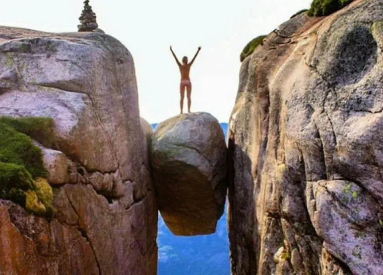 Novi hit na Instagramu: skini se do kraja usred raja!