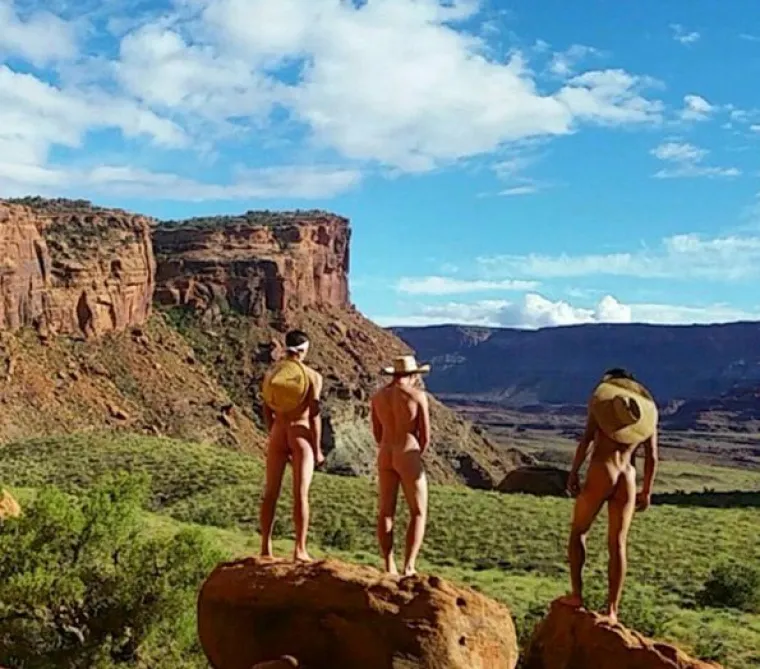 Novi hit na Instagramu: skini se do kraja usred raja!