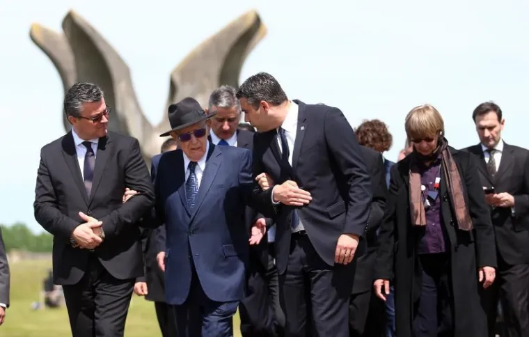 KOMEMORACIJA U JASENOVCU: Državni vrh odao počast žrtvama usta&scaron;kog logora