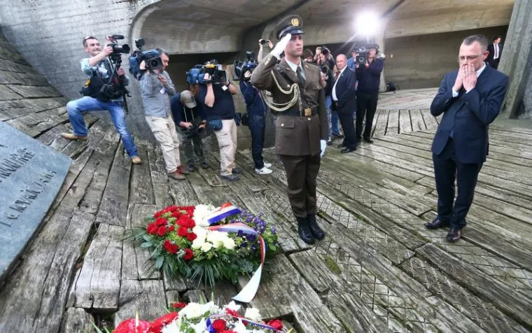 Vijenac je položio i ministar kulture Zlatko Hasanbegović