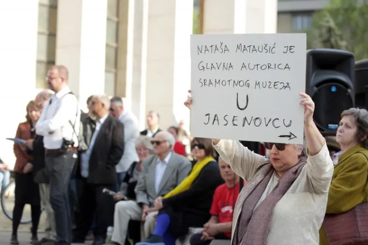 Skup Jasenovac na Trgu žrtava fa&scaron;izma kojim Antifa&scaron;istica liga RH željela upozoriti na izjave, činjenja i nečinjenja sada&scaron;njeg političkog vrha