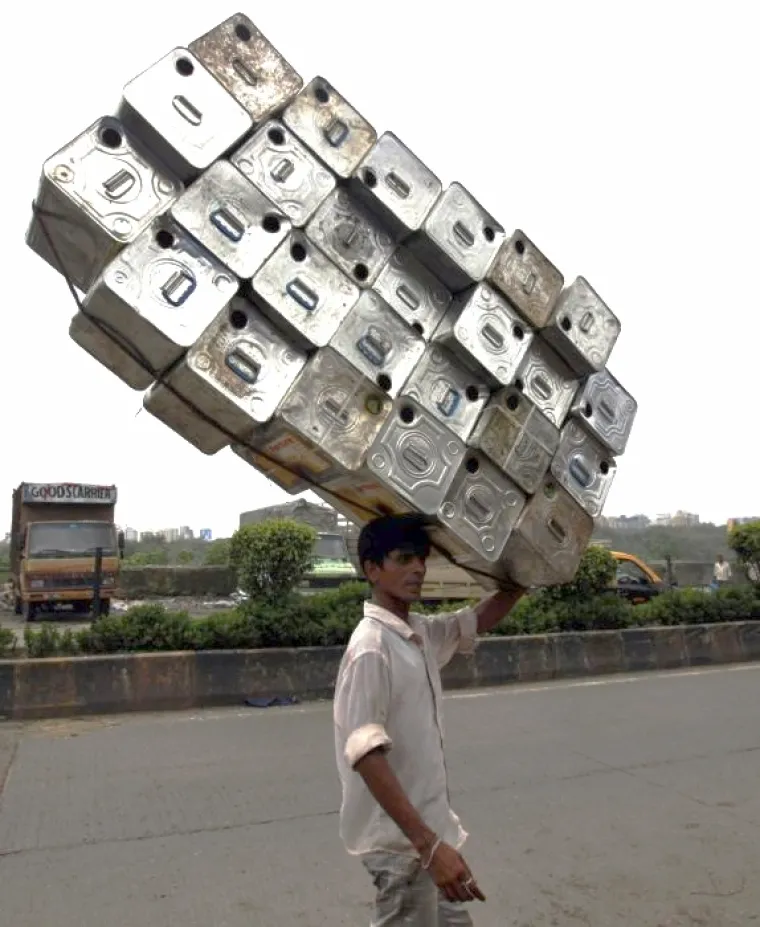 PRKOSE ZAKONIMA FIZIKE: Ovi ljudi tegle puno vi&scaron;e tereta nego &scaron;to mogu podnijeti