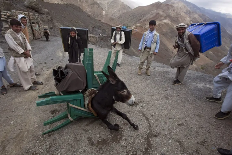 PRKOSE ZAKONIMA FIZIKE: Ovi ljudi tegle puno vi&scaron;e tereta nego &scaron;to mogu podnijeti