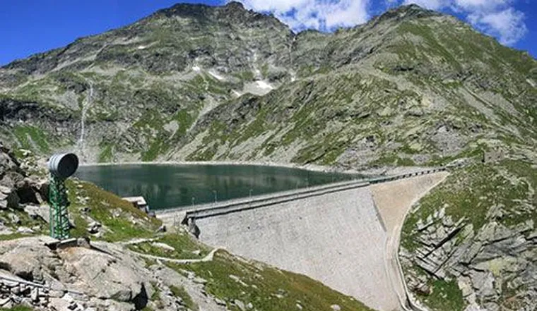 Na prvi pogled, ovo izgleda kao obična brana, zar ne? No, možda kada pogledamo malo bolje, otkrijemo nešto stvarno zanimljivo...