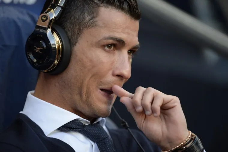 Cristiano Ronaldo zbog ozljede je propustio prvu polufinalnu utakmicu protiv Manchester Cityja (0:0), a na tribinama se Realova zvijezda vi&scaron;e zabavljala gledajući mobitel nego prateći igru na travnjaku Etihada.