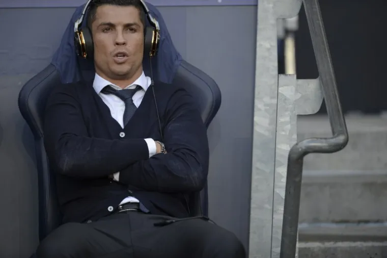 NJEGOV IZRAZ LICA GOVORIO JE SVE: 'Dečki, ovo je užasno dosadno bez mene...'