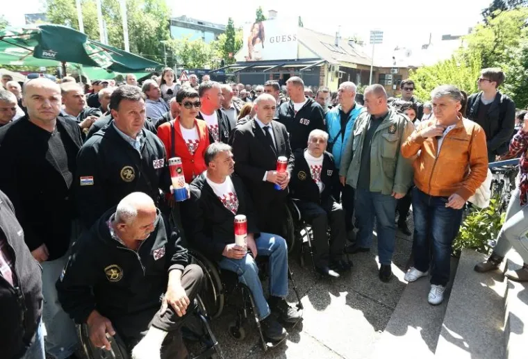 KRAJ PROSVJEDA: Branitelji odlučili ukloniti šator ispred Ministarstva branitelja
