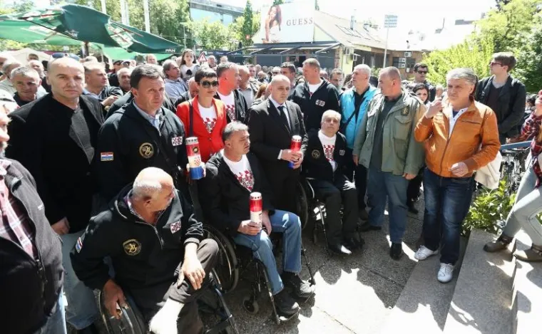 KRAJ PROSVJEDA: Branitelji odlučili ukloniti šator ispred Ministarstva branitelja