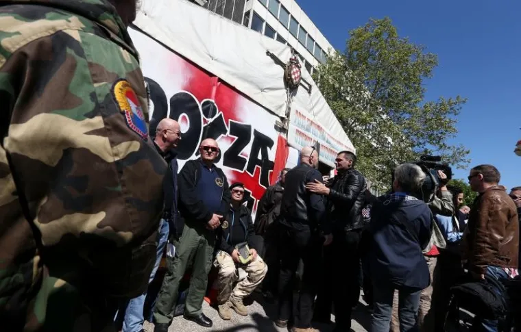 KRAJ PROSVJEDA: Branitelji odlučili ukloniti &scaron;ator ispred Ministarstva branitelja