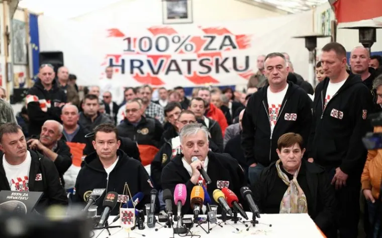 &ldquo;S dana&scaron;njim danom zaključujemo prosvjed u Savskoj&rdquo;, izjavio je Glogo&scaron;ki koji je također kazao i kako ovdje ne zavr&scaron;avaju njihovi problemi.