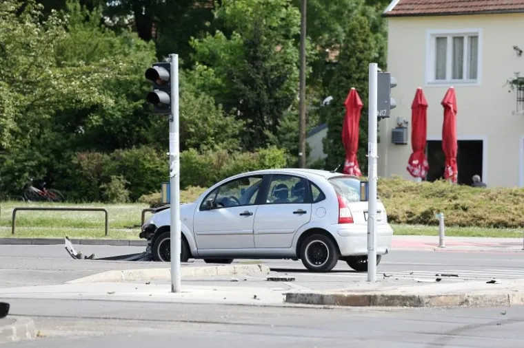 KR&Scaron; I LOM UOČI DOLASKA ERDOGANA: Te&scaron;ka prometna nesreća na križanju u centru