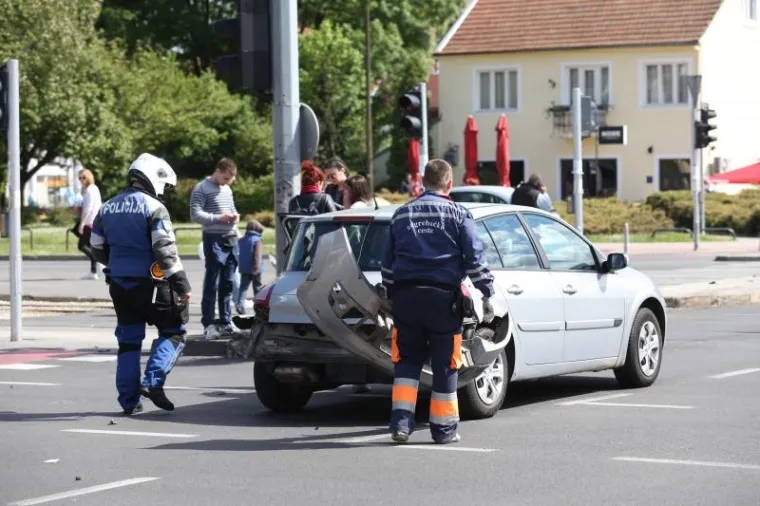 KR&Scaron; I LOM UOČI DOLASKA ERDOGANA: Te&scaron;ka prometna nesreća na križanju u centru
