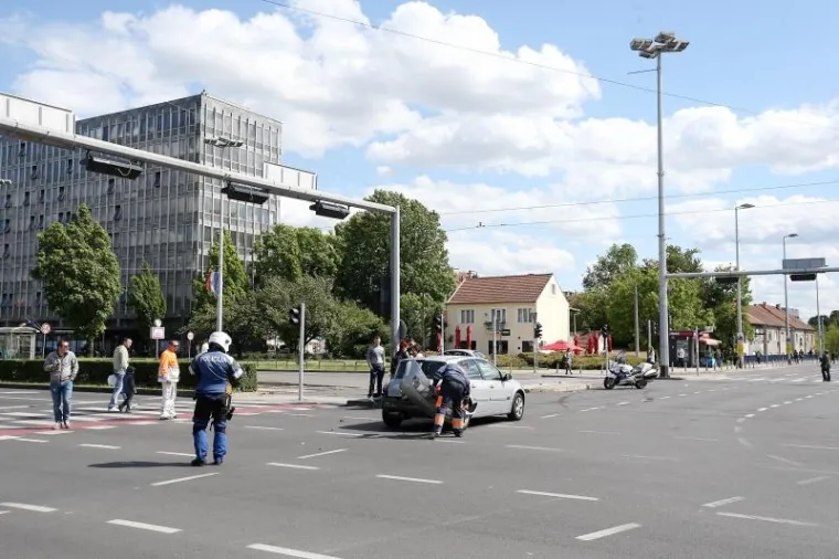KR&Scaron; I LOM UOČI DOLASKA ERDOGANA: Te&scaron;ka prometna nesreća na križanju u centru