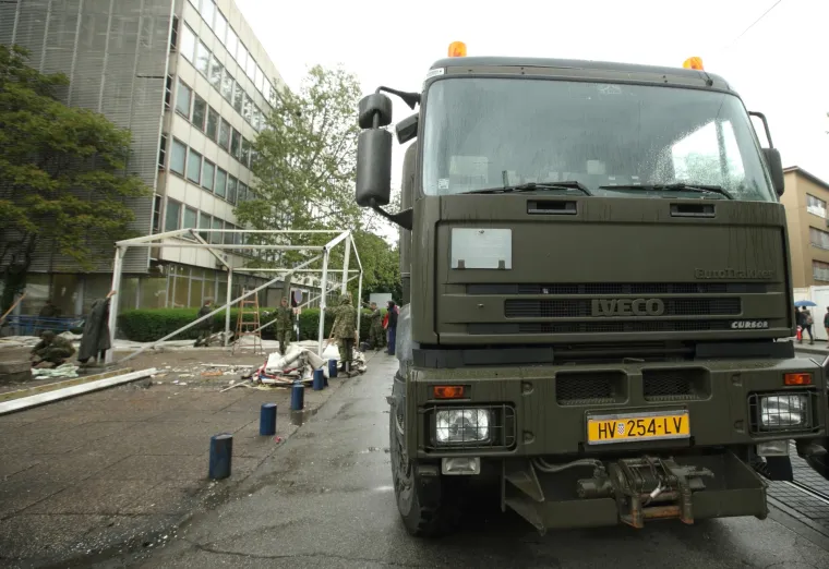 Rastavljanje &scaron;atora u Savskoj