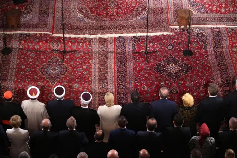 Zavr&scaron;na svečanost obilježavanja 100. obljetnice priznanja islama u Hrvatskoj održala se u Hrvatskom narodnom kazali&scaron;tu, gdje su se okupili brojni uzvanici iz dru&scaron;tveno-političkog, kulturnog i religijskog života Hrvatske. Na svečanosti je bio i turski predsjednik Republike Turske Tayyip Erdogan   koji boravi u dvodnevnom posjetu Hrvatskoj.