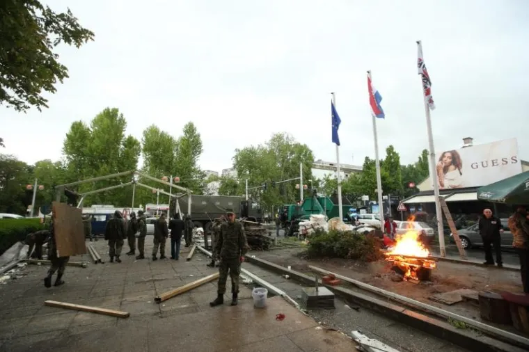 Vojnici pomažu razmontirati &scaron;ator u Savskoj