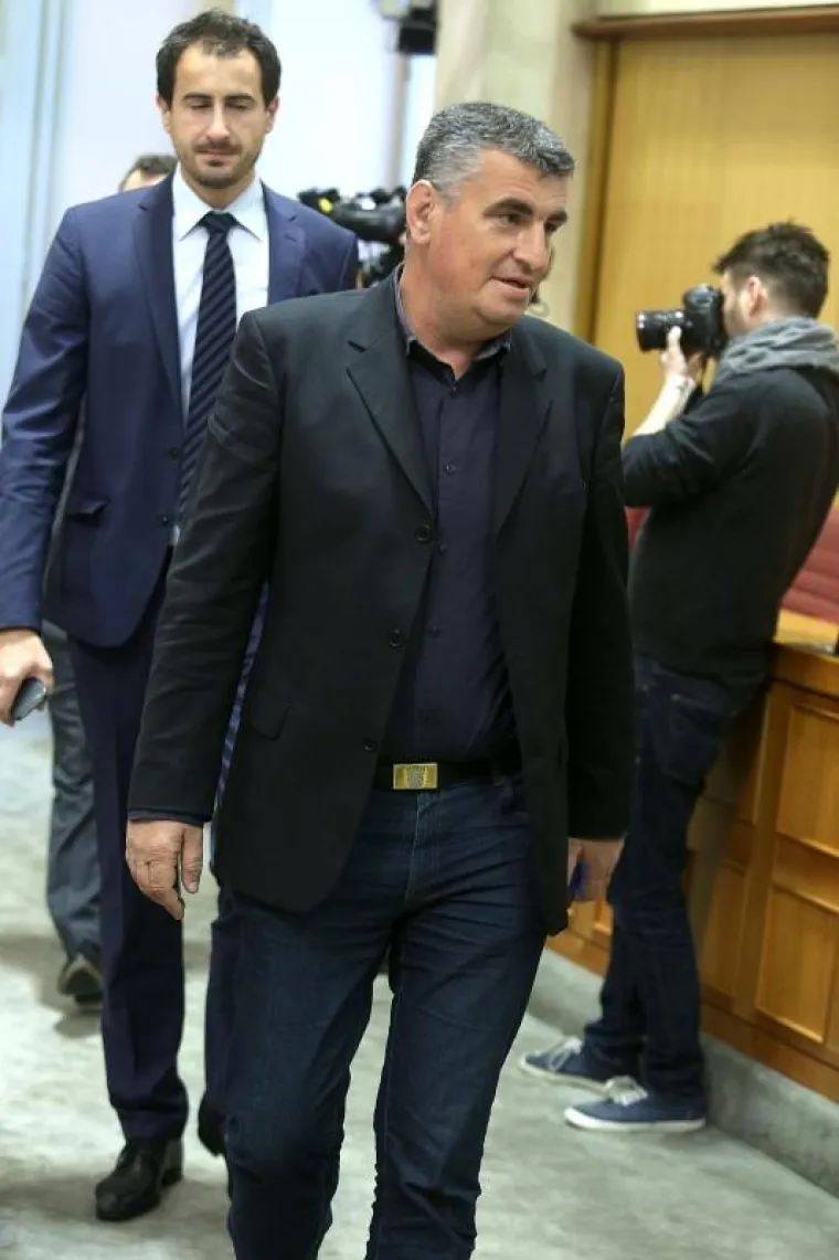 MODA NA SJEDNICI SABORA: SDP-ovka obukla Zarinu haljinu, mostovac domoljublje dokazao zanimljivim detaljem