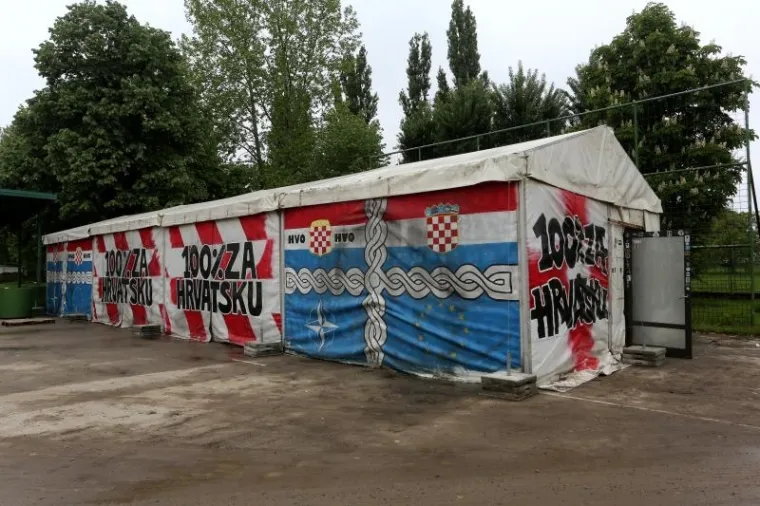 Šator iz Savske dovezen u Vukovar