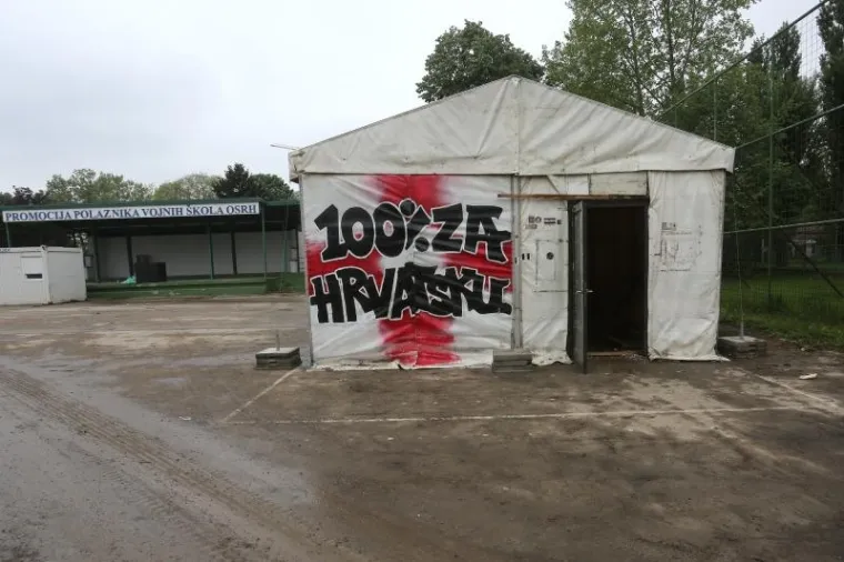 Šator iz Savske dovezen u Vukovar