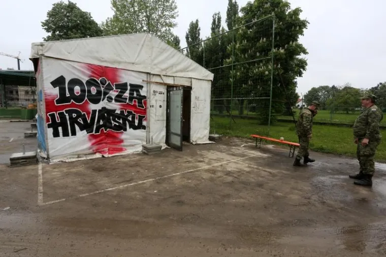 Šator iz Savske dovezen u Vukovar