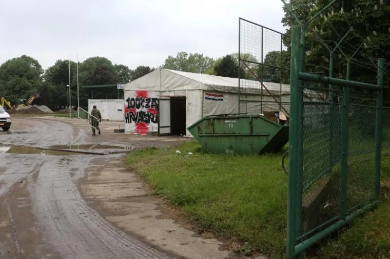 Šator iz Savske dovezen u Vukovar